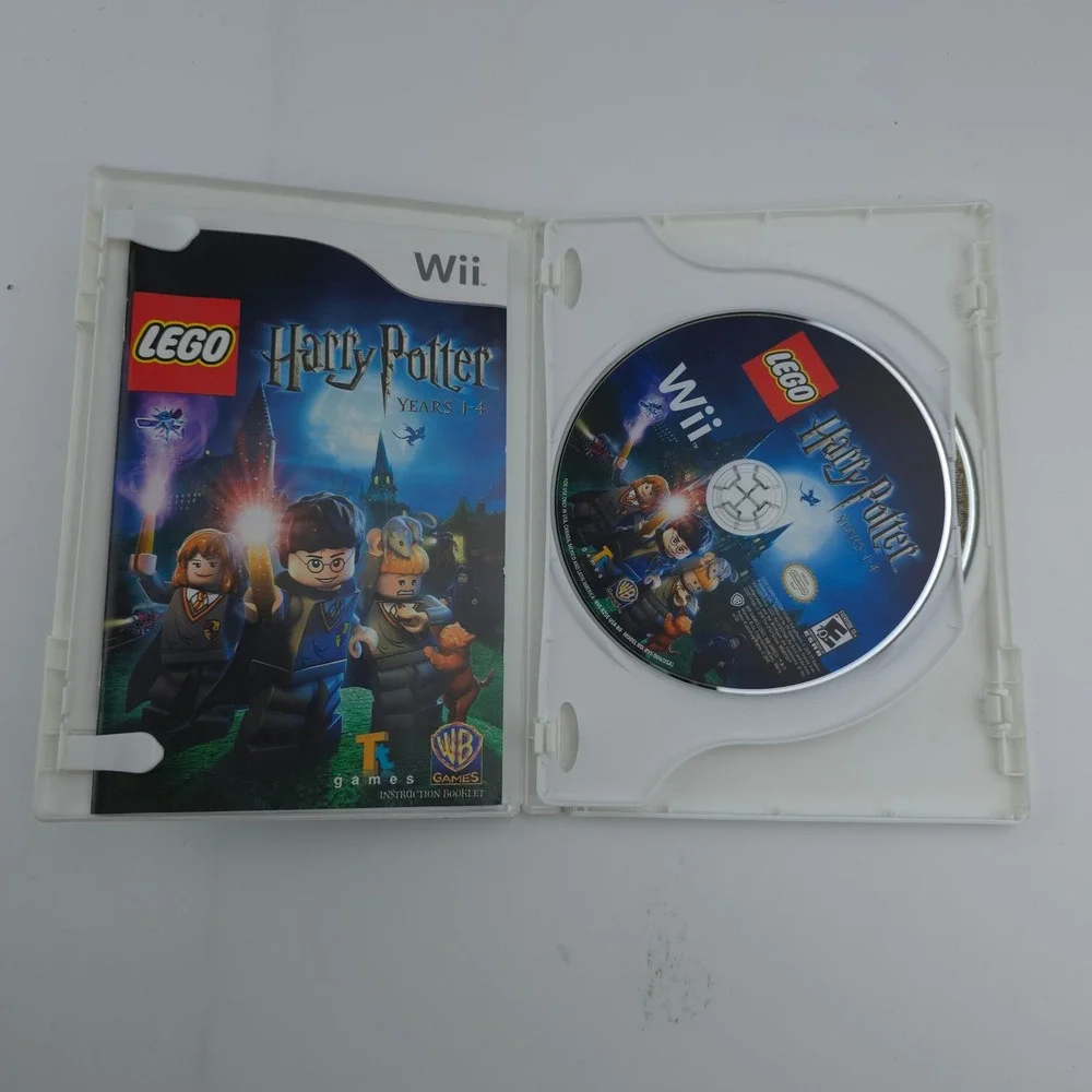 LEGO‎ Harry Potter Years 1-4 Nintendo Wii Game with Sorcerers Stone DVD Movie